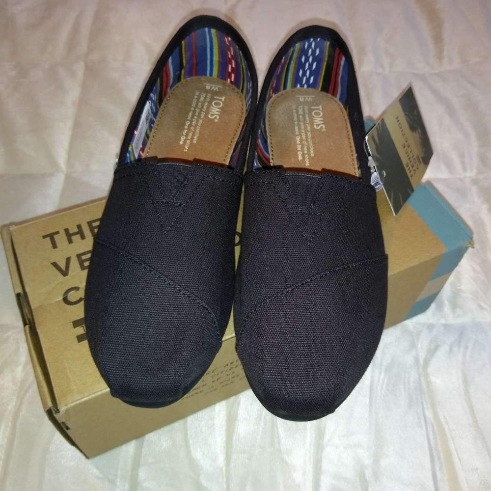 Toms Classic Black on Black Canvas Shoes Woman's